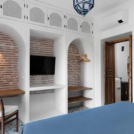 La Amara Zaid - En El Casco Antiguo De * Frigiliana